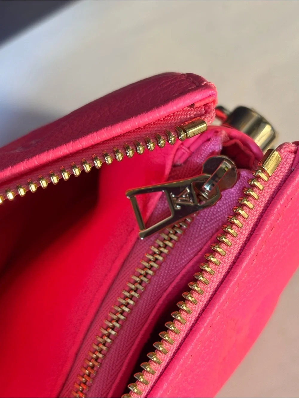 Louis Vuitton Coussin BB Rose Fluo